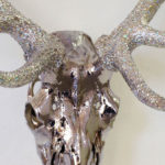 <p><strong>Horns, chrome optics, crystal effect silver<br />
</strong></p>
