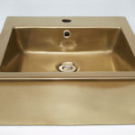 <p><strong>Wash basin, ceramic, PS real metal coating brass, polished</strong></p>
